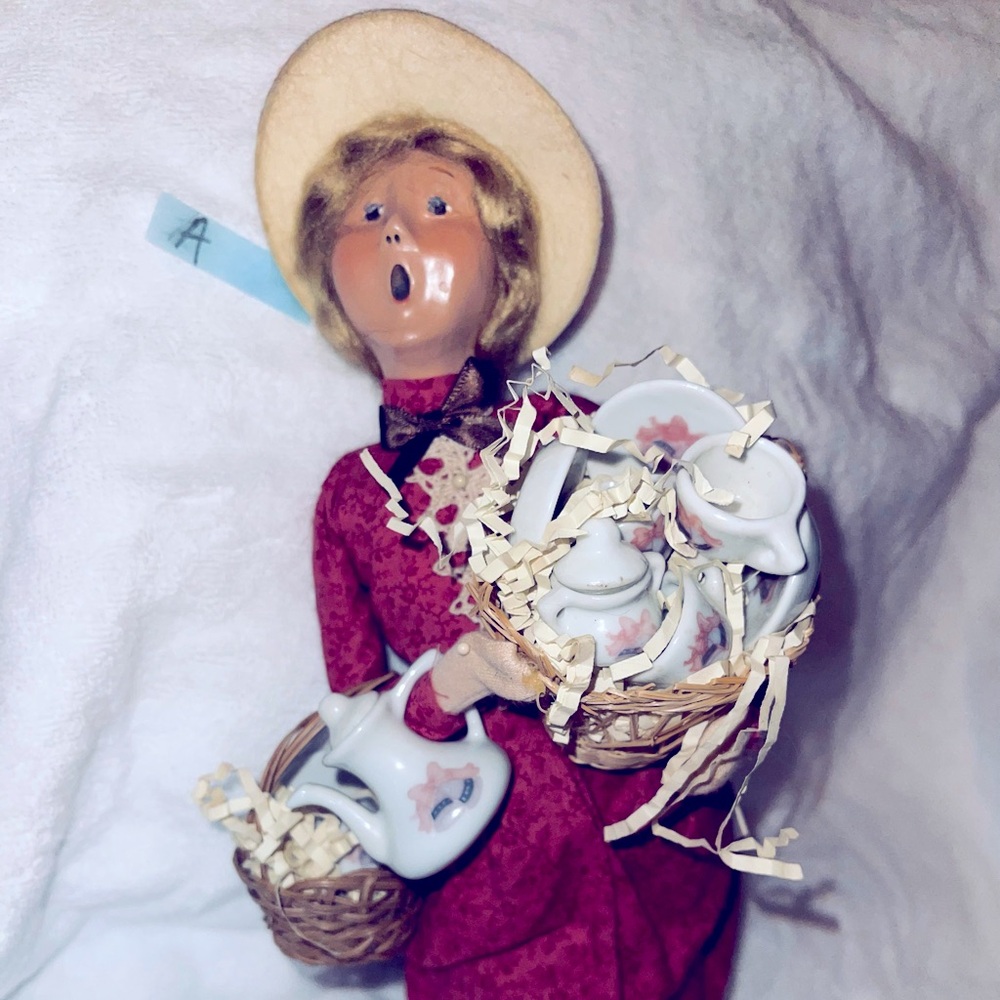 BYERS CHOICE LTD “Porcelain Peddler” doll 2000